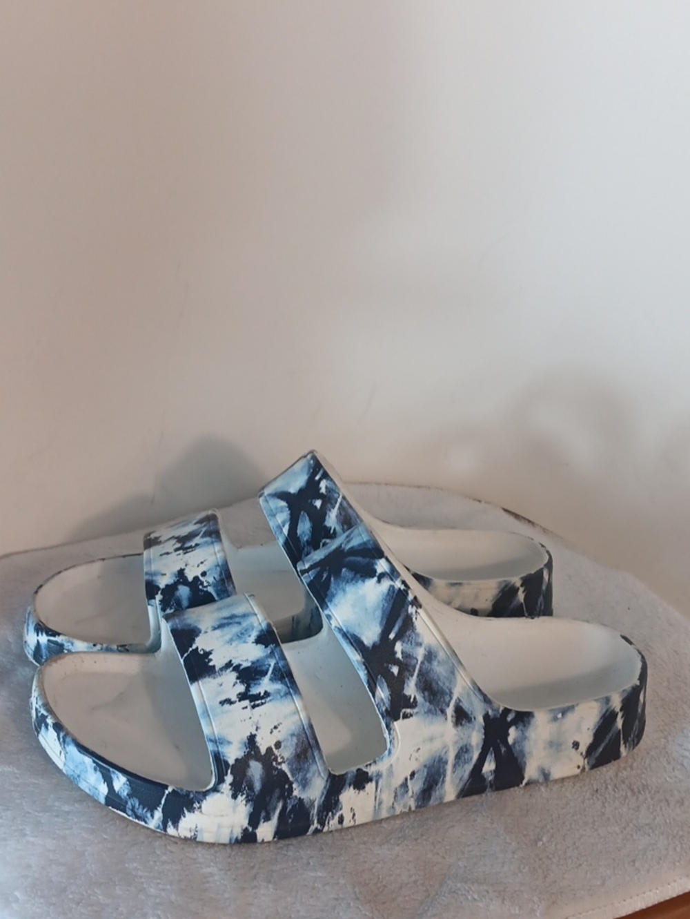 Old Navy Blue Tie-Dye Slide Sandals - Women